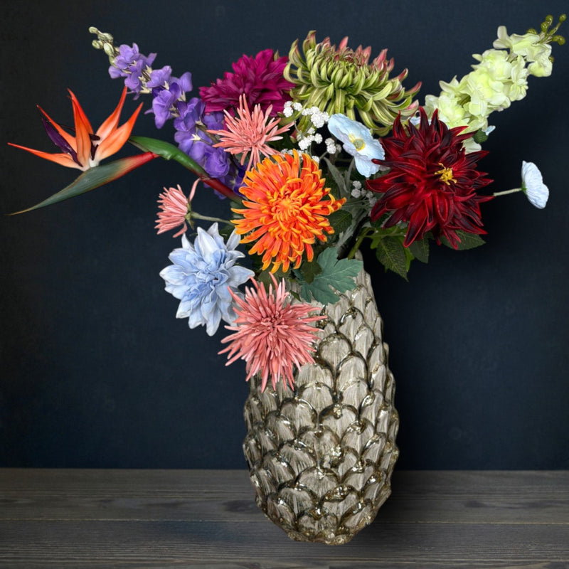 Luxe real touch kunstbloemen boeket met dahlia chrysant ridderspoor en strilitzia dat niet van echt te onderscheiden is